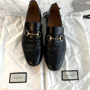 Gucci tassel loafer with bee detail and gold hardware